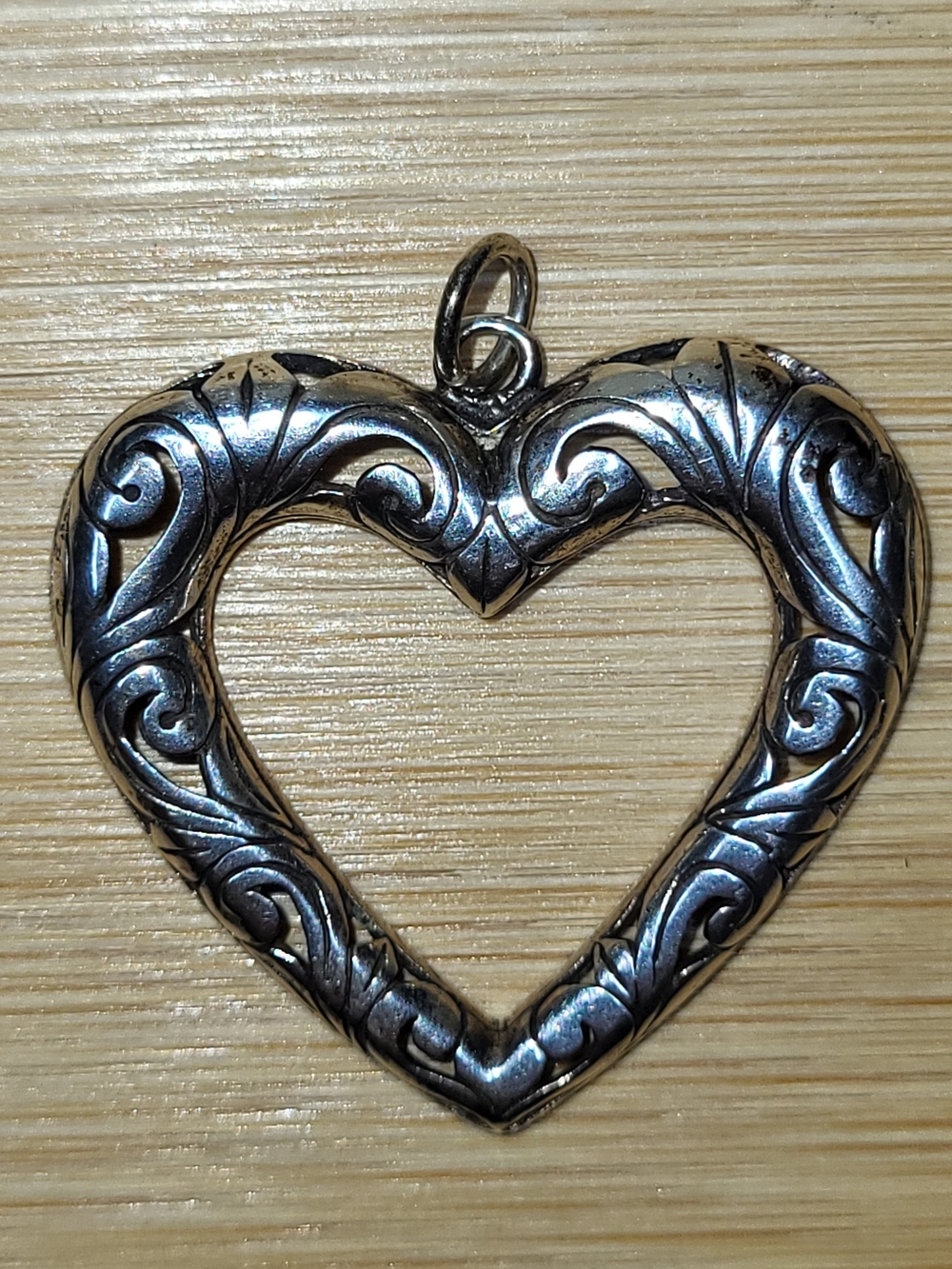 Jezlaine Vintage Collectable Heart Pendant Charm in Sterling Silver